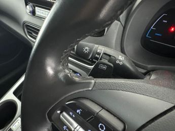 Hyundai Kona 64kWh Premium (7kW Charger) (204 ps) - NAV - BLIND SPOT ASSIST