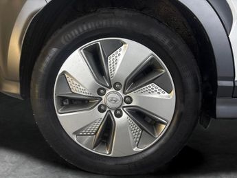 Hyundai Kona 64kWh Premium (7kW Charger) (204 ps) - NAV - BLIND SPOT ASSIST