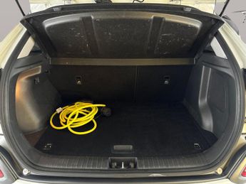 Hyundai Kona 64kWh Premium (7kW Charger) (204 ps) - NAV - BLIND SPOT ASSIST