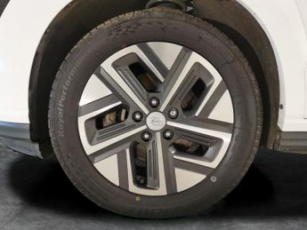 Hyundai Kona 64kWh Premium (10.5kW Charger) (204 ps) - HEATED SEATS - HEATED 