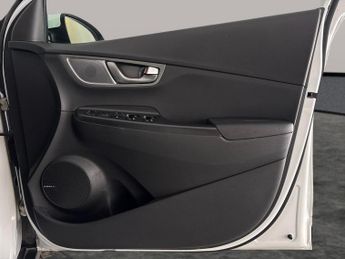 Hyundai Kona 64kWh Premium (7kW Charger) (204 ps) - NAV - BLIND SPOT ASSIST