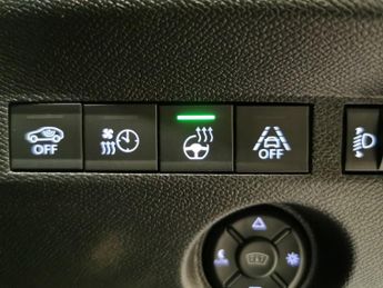 Citroen e-C4 50kWh Shine Plus (136 ps) - HEATED STEERING - BLIND SPOT ASSIST 