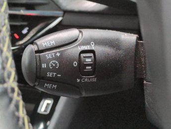 Peugeot E-2008 50kWh GT Line (136 ps) - HEATED SEATS - LANE DEPARTURE  - BLUETO