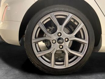 Ford Fiesta 1.0T EcoBoost MHEV ST-Line DCT (125 ps) - NAV - LANE DEPARTURE  