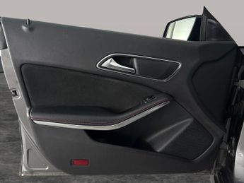 Mercedes-Benz CLA 2.1 CLA220d AMG Line Coupe 7G-DCT (177 ps) - PADDLE SHIFT - CLIM