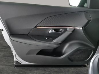 Peugeot E-2008 50kWh GT Line (136 ps) - HEATED SEATS - LANE DEPARTURE  - BLUETO