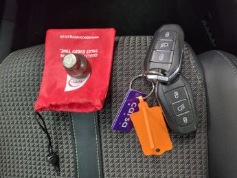 Peugeot E-2008 50kWh GT Line (136 ps) - HEATED SEATS - LANE DEPARTURE  - BLUETO