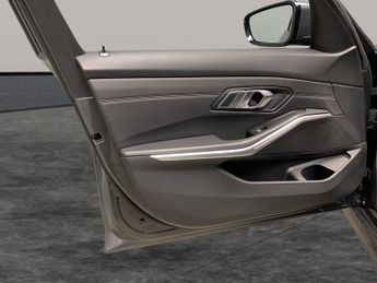 BMW 3 Series 2.0 320i M Sport (184 ps) - 19IN ALLOYS - PARK ASSIST - LED