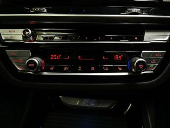 BMW iX3 80kWh Premier Edition (286 ps) - LEATHER - HEATED SEATS - NAV