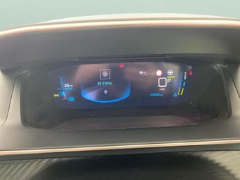 Peugeot E-2008 50kWh GT (136 ps) - LED - REVERSE CAM - NAV