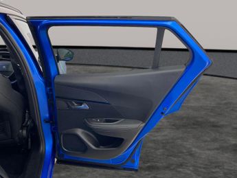 Peugeot E-2008 50kWh GT (136 ps) - LED - REVERSE CAM - NAV