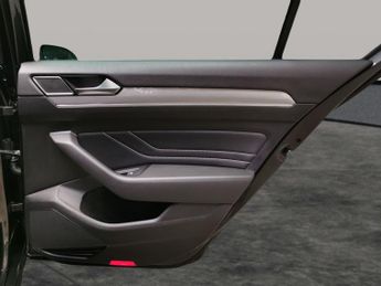 Volkswagen Passat 1.4 TSI 13kWh GTE Plug-in DSG (218 ps) - AUTO HEADLIGHTS - DAB