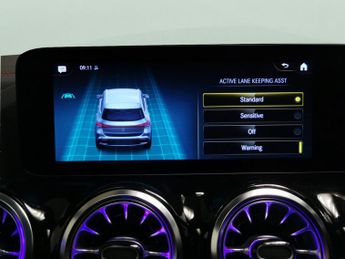 Mercedes-Benz EQA EQA 250+ 70.5kWh AMG Line (Premium) (190 ps) - NAV - ADAPTIVE LI