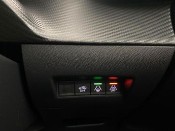 Peugeot E-2008 50kWh GT (136 ps) - LED - REVERSE CAM - NAV