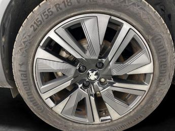 Peugeot E-2008 50kWh GT (136 ps) - LED - REVERSE CAM - NAV