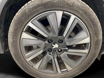 Peugeot E-2008 50kWh GT (136 ps) - LED - REVERSE CAM - NAV