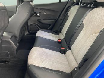 Peugeot E-2008 50kWh GT (136 ps) - LED - REVERSE CAM - NAV