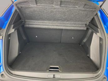 Peugeot E-2008 50kWh GT (136 ps) - LED - REVERSE CAM - NAV