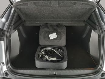 Peugeot E-2008 50kWh GT Line (136 ps) - HEATED SEATS - LANE DEPARTURE  - BLUETO