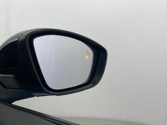 Peugeot E-2008 50kWh GT (136 ps) - LED - REVERSE CAM - NAV