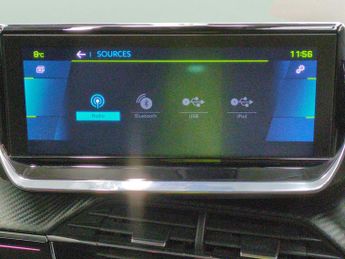 Peugeot E-2008 50kWh GT Line (136 ps) - HEATED SEATS - LANE DEPARTURE  - BLUETO