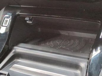 Peugeot E-2008 50kWh GT Line (136 ps) - HEATED SEATS - LANE DEPARTURE  - BLUETO