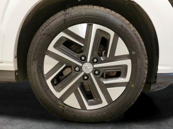 Hyundai Kona 64kWh Premium (10.5kW Charger) (204 ps) - HEATED SEATS - HEATED 