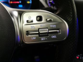 Mercedes-Benz EQA EQA 250+ 70.5kWh AMG Line (Premium) (190 ps) - NAV - ADAPTIVE LI