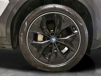 BMW iX3 80kWh Premier Edition (286 ps) - LEATHER - HEATED SEATS - NAV