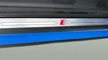 Audi Q3 2.0 TDI 35 Black Edition S Tronic (150 ps) - DRIVING MODES