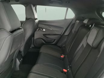 Peugeot E-2008 50kWh GT Line (136 ps) - HEATED SEATS - LANE DEPARTURE  - BLUETO
