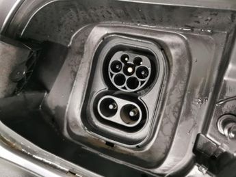 Peugeot E-2008 50kWh GT Line (136 ps) - HEATED SEATS - LANE DEPARTURE  - BLUETO