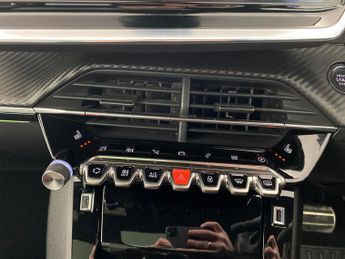 Peugeot E-2008 50kWh GT (136 ps) - LED - REVERSE CAM - NAV