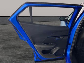 Peugeot E-2008 50kWh GT (136 ps) - LED - REVERSE CAM - NAV