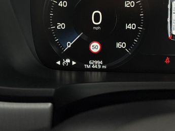 Volvo V90 2.0 T4 Momentum Plus (190 ps) - CARPLAY - PARK ASSIST - LED