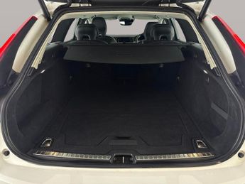 Volvo V90 2.0 T4 Momentum Plus (190 ps) - SENSUS SAT NAV - CARPLAY - PARK 