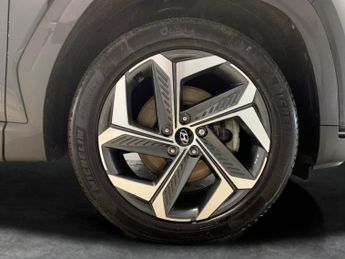 Hyundai Tucson 1.6 h T-GDi 13.8kWh Premium Plug-in 4WD (265 ps) - HEATED SEATS