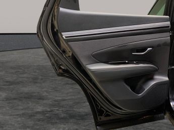 Hyundai Tucson 1.6 h T-GDi 13.8kWh Premium Plug-in 4WD (265 ps) - HEATED SEATS