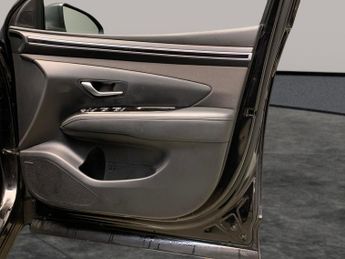 Hyundai Tucson 1.6 h T-GDi 13.8kWh Premium Plug-in 4WD (265 ps) - HEATED SEATS