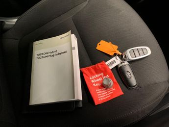 Hyundai Tucson 1.6 h T-GDi 13.8kWh Premium Plug-in 4WD (265 ps) - HEATED SEATS