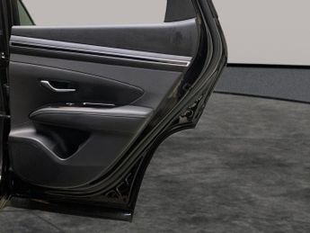 Hyundai Tucson 1.6 h T-GDi 13.8kWh Premium Plug-in 4WD (265 ps) - HEATED SEATS