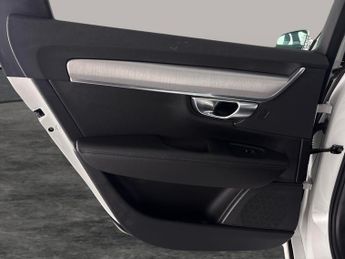 Volvo V90 2.0 T4 Momentum Plus (190 ps) - CARPLAY - PARK ASSIST - LED