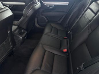 Volvo V90 2.0 T4 Momentum Plus (190 ps) - CARPLAY - PARK ASSIST - LED