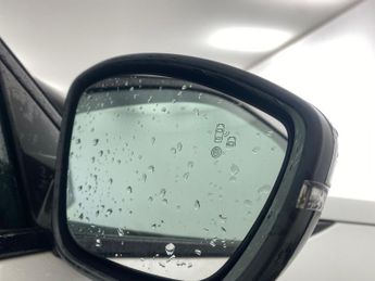 Peugeot E-2008 50kWh GT Premium (136 ps) - REVERSE CAM - ALCANTARA - NAV