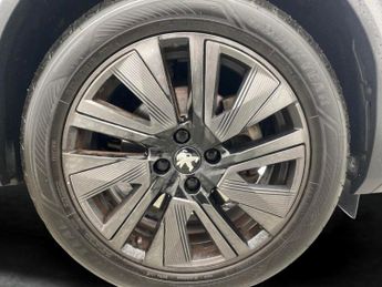 Peugeot E-2008 50kWh GT Premium (136 ps) - REVERSE CAM - ALCANTARA - NAV