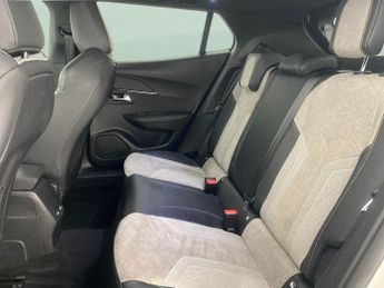 Peugeot E-2008 50kWh GT Premium (136 ps) - REVERSE CAM - ALCANTARA - NAV