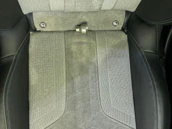 Peugeot E-2008 50kWh GT Premium (136 ps) - REVERSE CAM - ALCANTARA - NAV