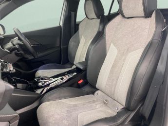 Peugeot E-2008 50kWh GT Premium (136 ps) - REVERSE CAM - ALCANTARA - NAV