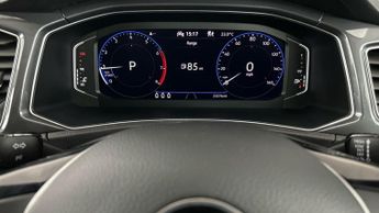 Volkswagen T-Roc 1.5 TSI GPF EVO SEL DSG (150 ps) - NAV - CARPLAY - LED