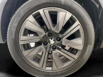 Peugeot E-2008 50kWh GT Premium (136 ps) - REVERSE CAM - ALCANTARA - NAV